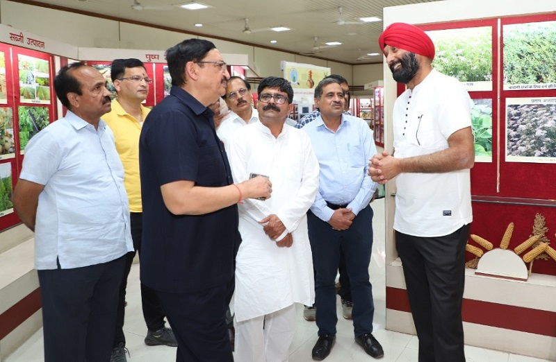 उत्तराखण्ड किसान आयोग प्रतिनिधी मंडल ने कृषि संग्राहलय का किया अवलोकन:
