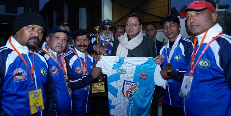 मुख्यमंत्री धामी ने इंटरनेशनल वेटर्नल फुटबाल चैंपियनशिप में हिस्सा लेने वाले खिलाड़ियों को दी शुभकामनाएं....