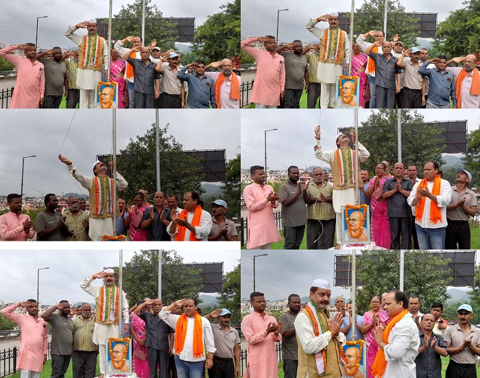 78 वें स्वतंत्रता दिवस हर्ष और उल्लास के साथ मनाते हुए संजय चोपड़ा द्वारा किया गया ध्वजारोहण