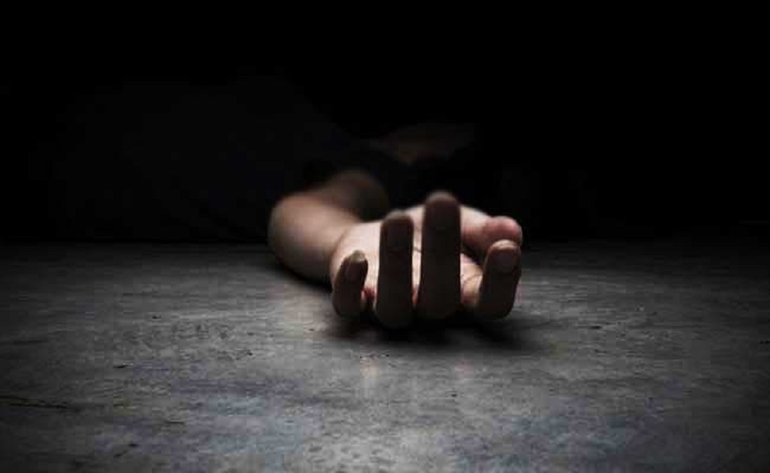देहरादून के विकास नगर क्षेत्र के कैनाल रोड पर स्थित वर्कशॉप में चारपाई पर संदिग्ध परिस्थितियों में पड़ा मिला एक मृत व्यक्ति.
