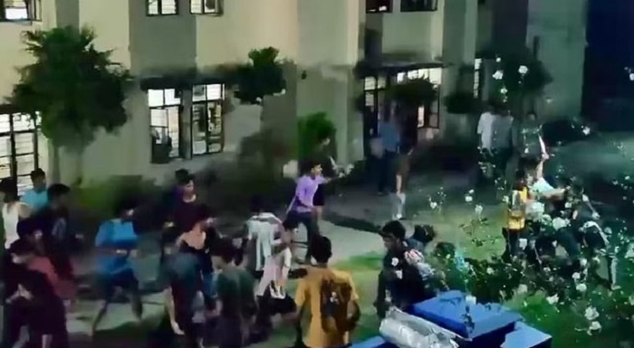 “द्वाराहाट के इंजीनियरिंग कॉलेज में छात्रों के बीच  मारपीट”