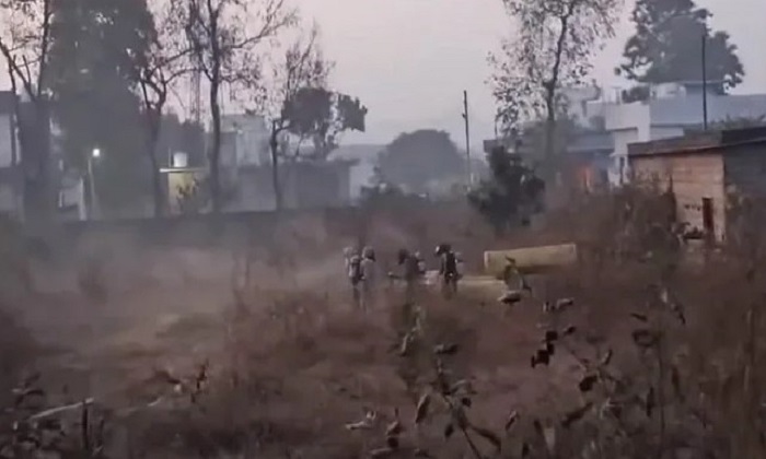 गोदाम में क्लोरीन गैस का रिसाव होने से  लोगों को सांस लेने में  हुई परेशानी...