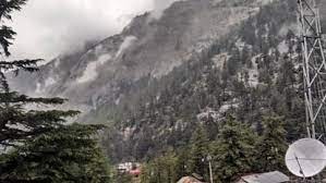 बदला मौसम का मिजाज शुरू हुई बर्फबारी.........