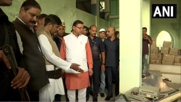HMT फैक्टरी का निरीक्षण पर सीएम धामी ।