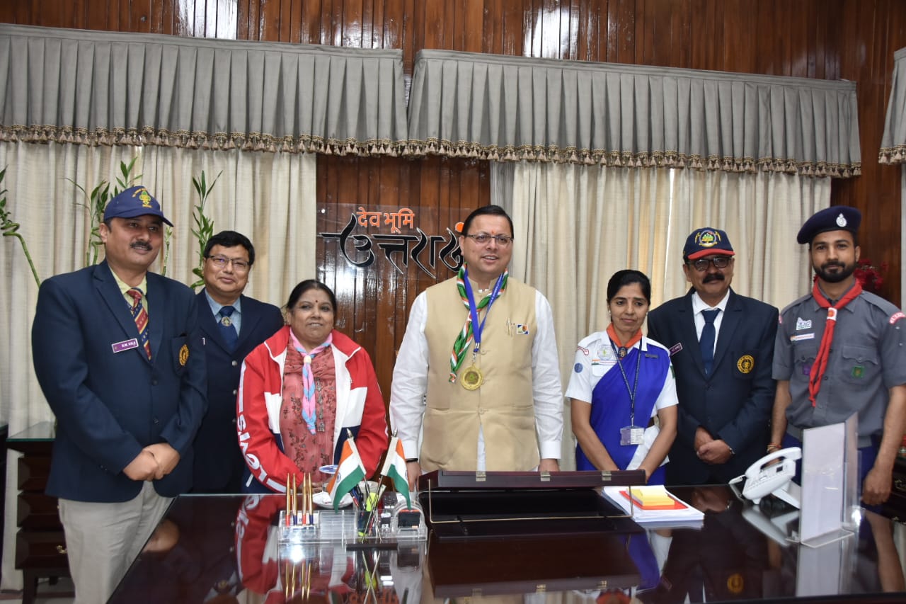 भारत स्काउट एवं गाइड की स्थापना दिवस पर  प्रतिनिधियों ने  मुख्यमंत्री  पुष्कर सिंह धामी से की भेंट।