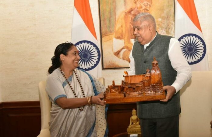 विधानसभा अध्यक्ष ऋतु खंडूडी नेउपराष्ट्रपति जगदीप धनखड़ से शिष्टाचार भेंट ।