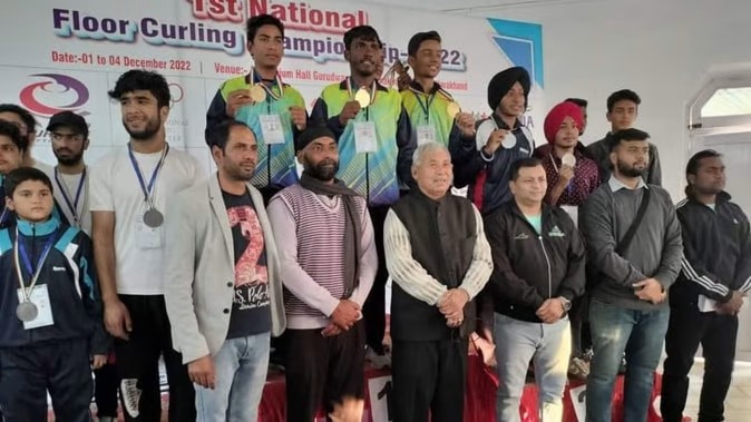 नेशनल कर्लिंग प्रतियोगिता में उत्तराखंड की सीनियर  टीम ने स्वर्ण और जूनियर टीम ने रजत पदक प्राप्त किया