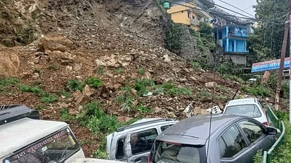 भूस्खलन से एक मासूम सहित दो महिलाओं की मौत