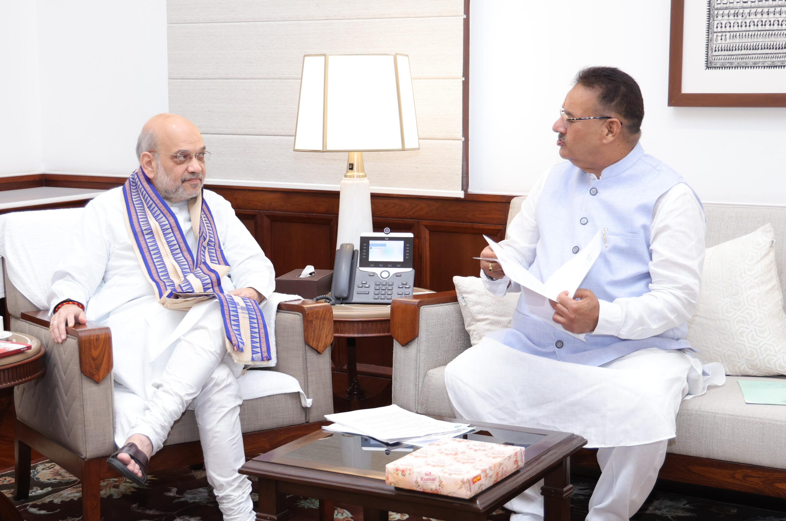 नई दिल्ली में केंद्रीय गृह एवं सहकारिता मंत्री अमित शाह से शिष्टाचार भेंट करते कृषि मंत्री गणेश जोशी।