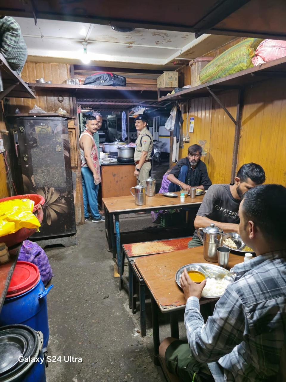 सार्वजनिक स्थान पर जाम टकराने वालो का दून पुलिस ने उतारा सुरूर