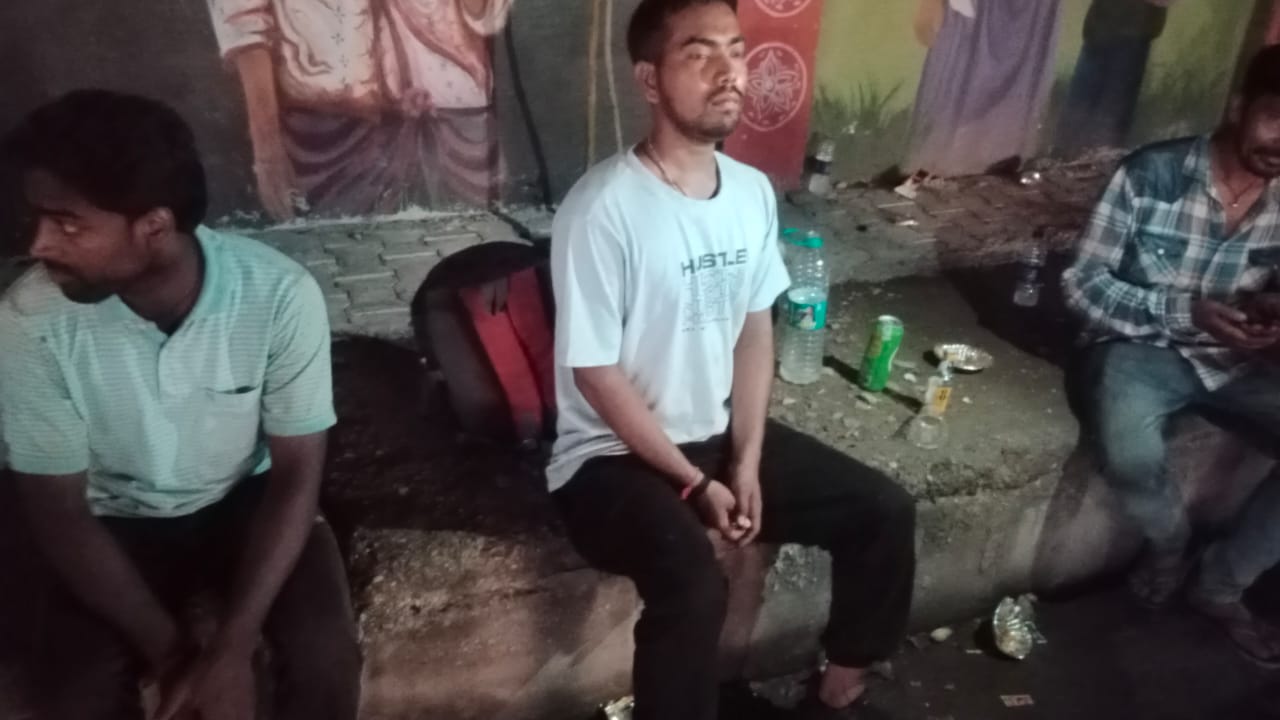 सार्वजनिक स्थान पर शराब पीने वाले 35 व्यक्तियों के पुलिस एक्ट में किये चालान, दी सख्त हिदायत
