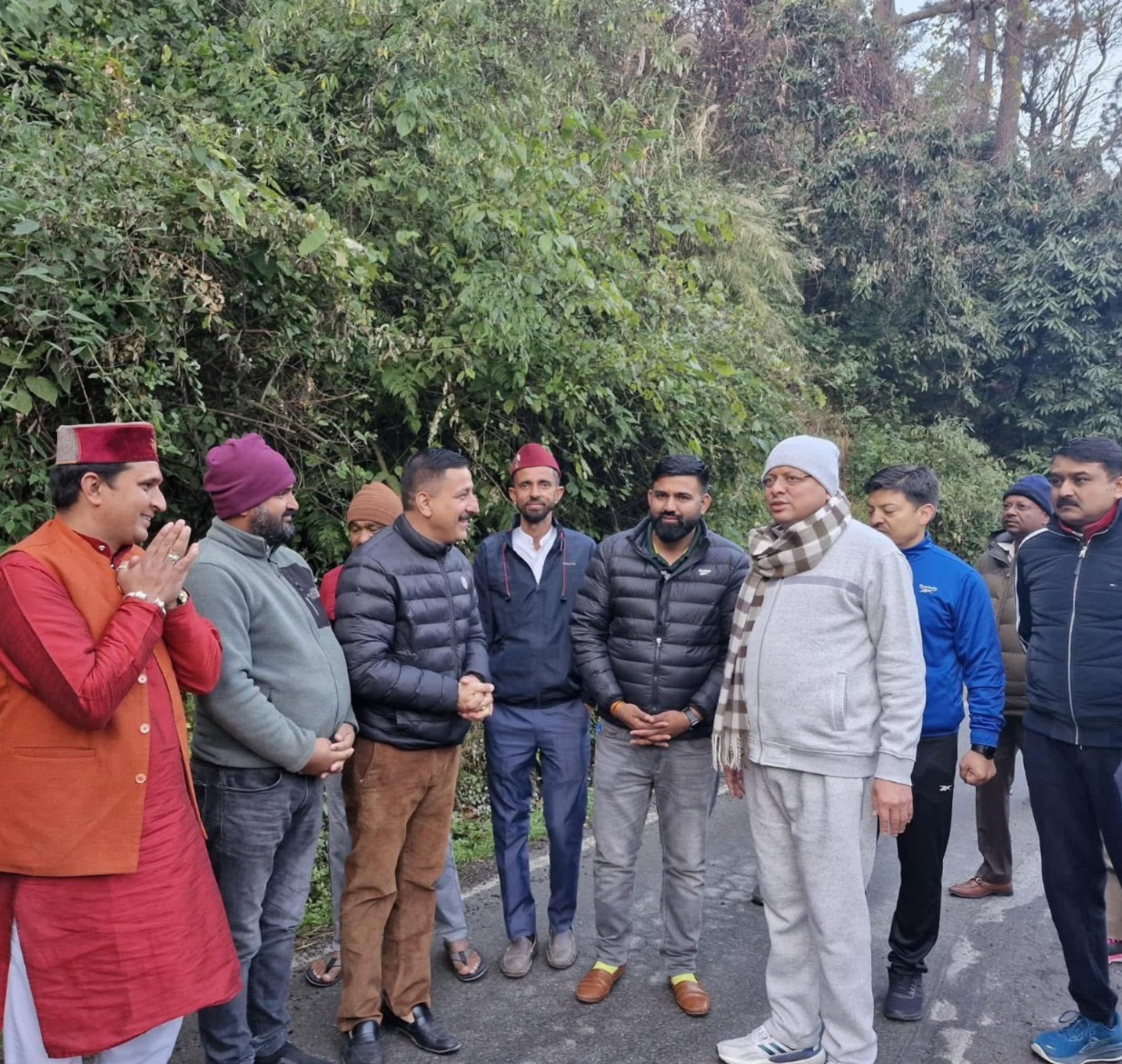 मुख्यमंत्री पुष्कर सिंह धामी का जौनसार-बावर दौरा: मॉर्निंग वॉक के दौरान लोगों से की मुलाकात