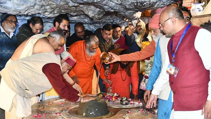 Maha Shivratri 2025: देवभूमि में गूंजे हर-हर महादेव के जयकारे, शिवालयों में उमड़ा आस्था का सैलाब