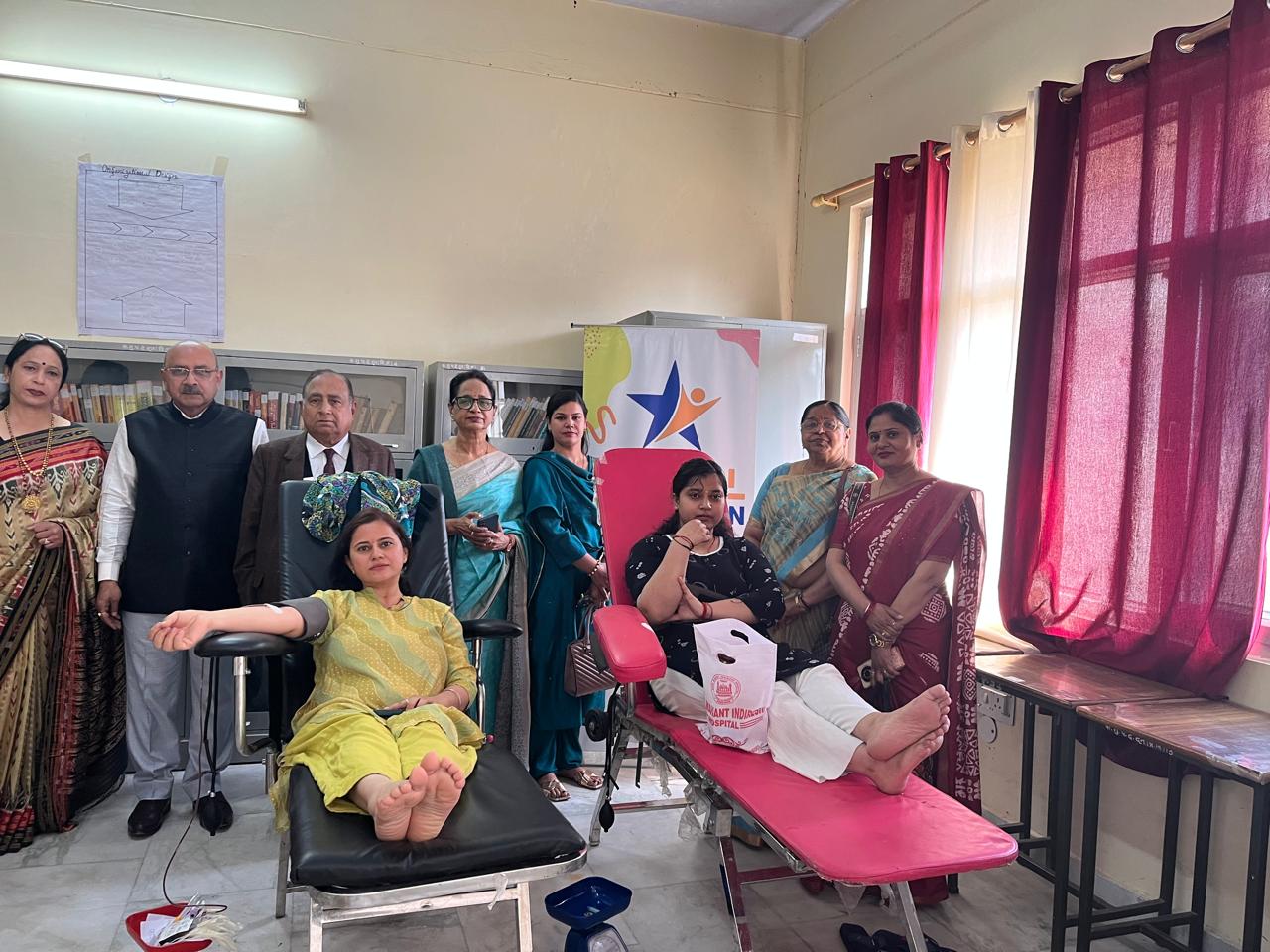 कन्या गुरुकुल परिसर मे महिला दिवस की पूर्व संध्या पर रक्तदान शिविर एवं स्वास्थ्य जागरूकता कार्यक्रम