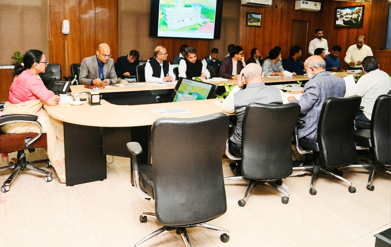 मुख्य सचिव राधा रतूड़ी ने विभिन्न विकास प्रस्तावों को दी मंजूरी
