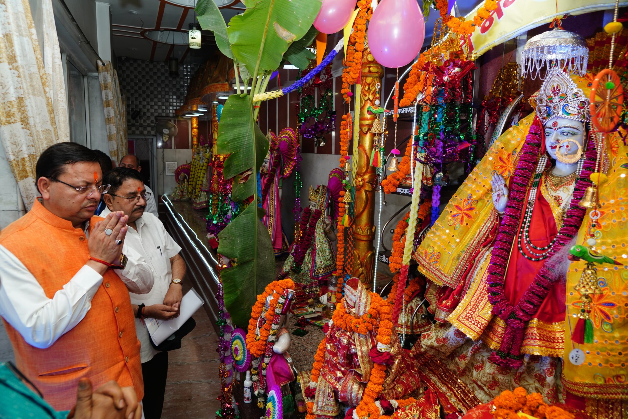 मुख्यमंत्री पुष्कर सिंह धामी ने हनुमान मंदिर में की पूजा, प्रदेश की समृद्धि की कामना