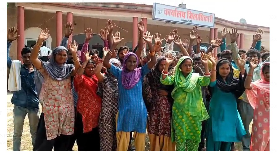 BREAKING NEWS: श्रावस्ती में सफाई कर्मियों का EPF भुगतान को लेकर प्रदर्शन