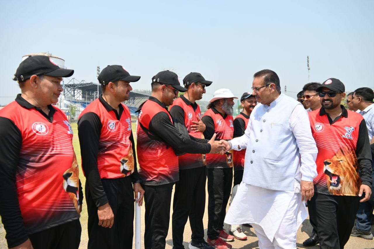 देहरादून में इंटर क्रिकेट टूर्नामेंट का समापन, कैबिनेट मंत्री गणेश जोशी ने विजेता टीमों को किया सम्मानित