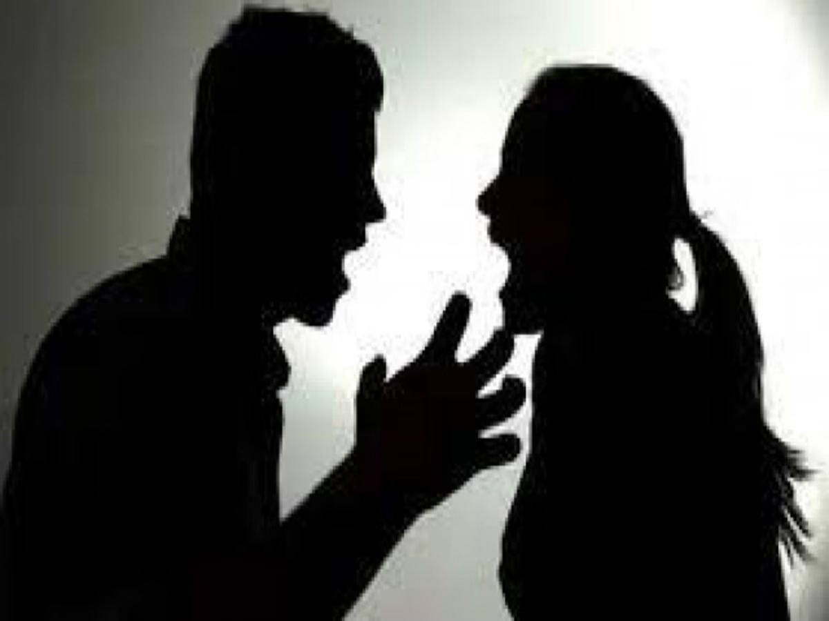 बदायूं: पत्नी दे रही टुकड़े-टुकड़े करने की धमकी, पति ने SSP से लगाई गुहार