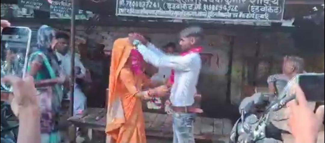 फर्रुखाबाद से अनोखी खबर: पति ने कराया पत्नी की प्रेमी से विवाह