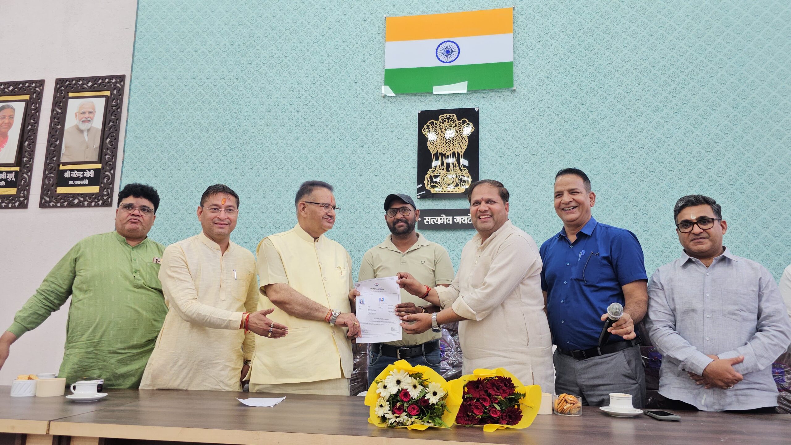 रुद्रपुर में फॉगिंग अभियान का शुभारंभ, कैबिनेट मंत्री गणेश जोशी ने दिखाई हरी झंडी।