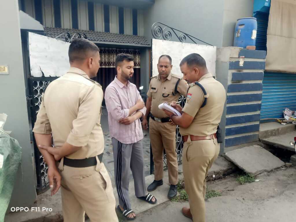 पटेलनगर में पुलिस ने चलाया सत्यापन अभियान, 35 भवन स्वामियों पर जुर्माना