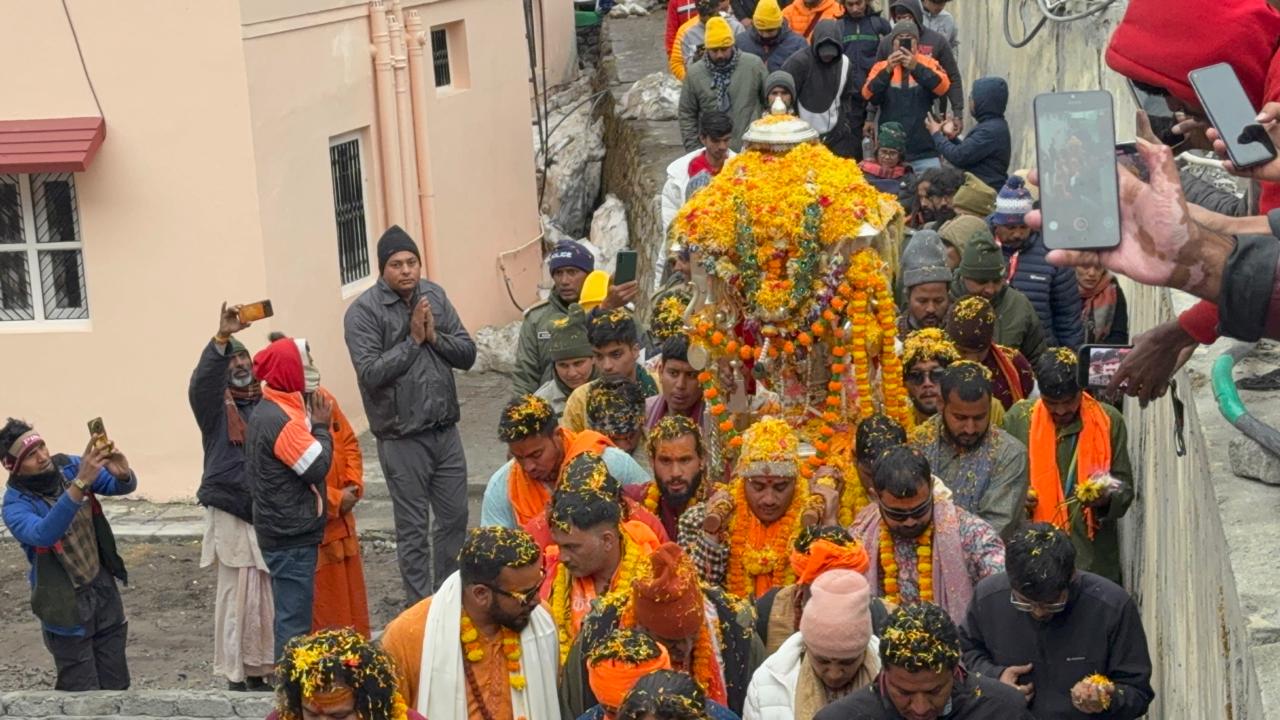 केदारनाथ धाम पहुँची भगवान केदारनाथ की पंचमुखी डोली, 2 मई को खुलेंगे कपाट