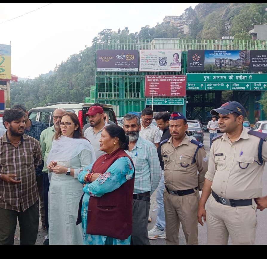 मसूरी में शटल सेवा व्यवस्था का निरीक्षण, पर्यटकों की सुविधा हेतु प्रशासन सतर्क