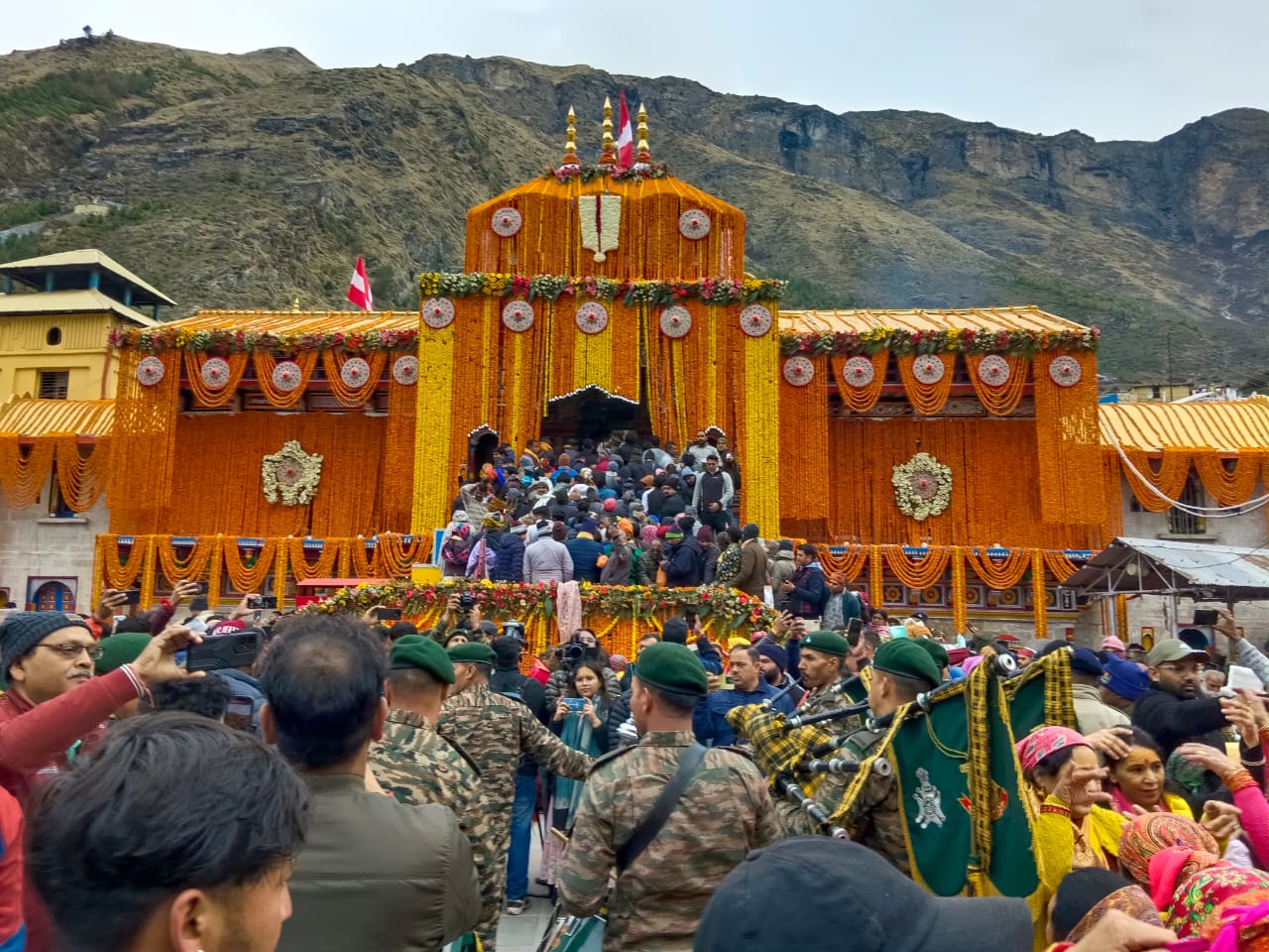 उत्तराखंड चारधाम यात्रा 2025 की भव्य शुरुआत: जय बदरीविशाल के उद्घोष के साथ खुले  बदरीनाथ धाम के कपाट