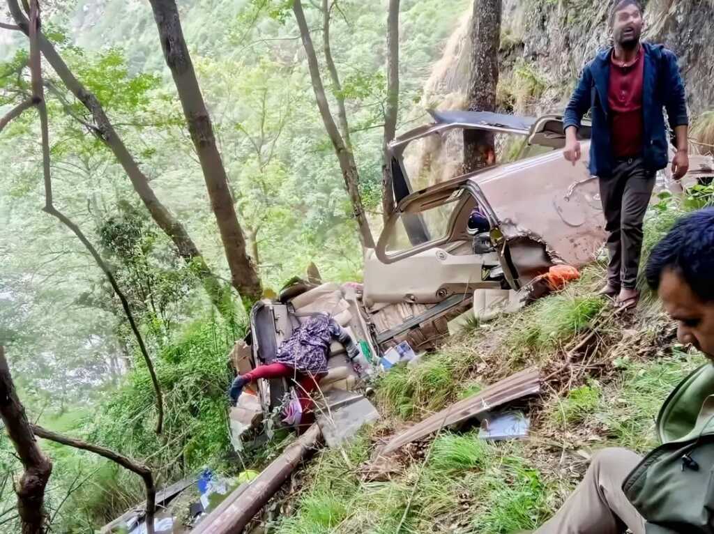 उत्तरकाशी में हेलिकॉप्टर क्रैश में 6 की मौत, एक घायल; मौसम की चेतावनी से हेली सेवाएं प्रभावित