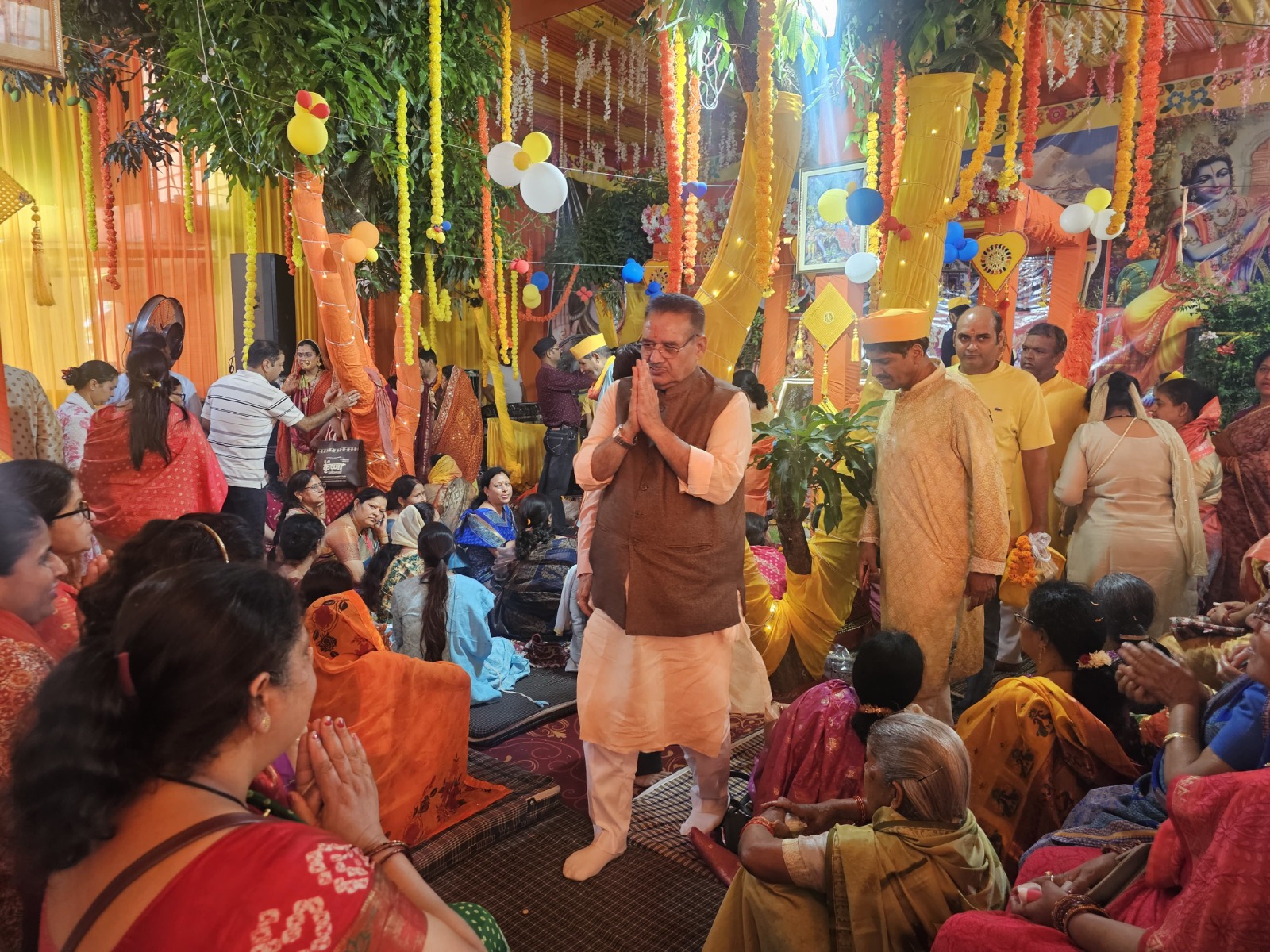 कैबिनेट मंत्री गणेश जोशी पहुंचे श्रीमद्भागवत कथा के समापन पर, लिया कथा वाचक किशोर जोशी का आशीर्वाद
