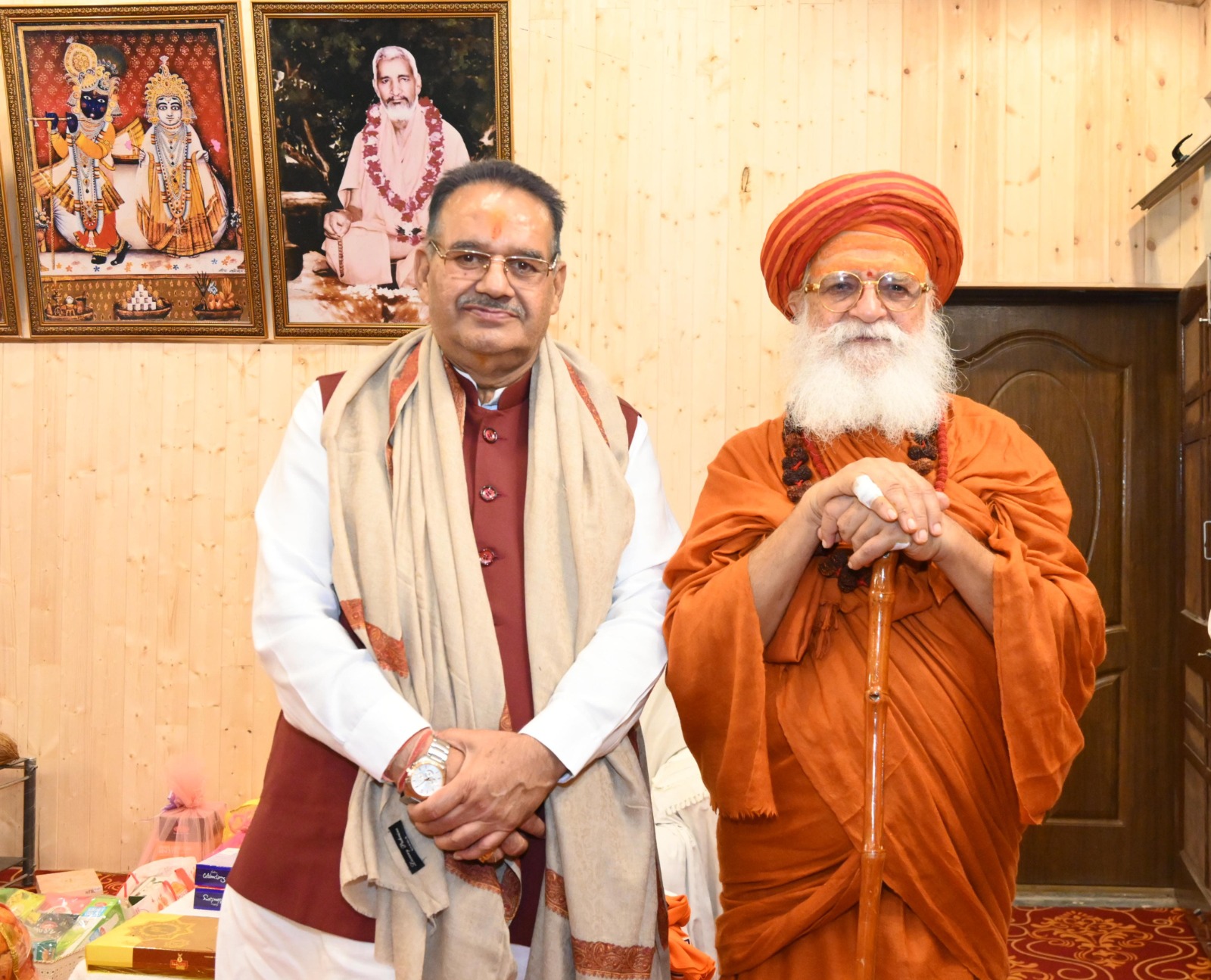 कैबिनेट मंत्री गणेश जोशी ने लिया कार्ष्णि स्वामी गुरुशरणानंद महाराज का आशीर्वाद, आध्यात्मिक संवाद पर दिया बल