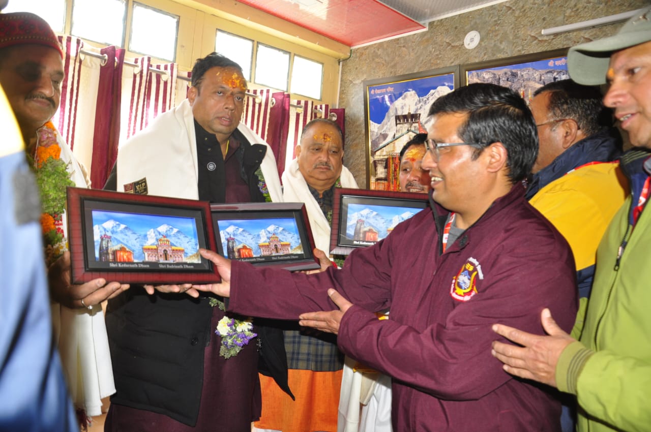 बदरीनाथ-केदारनाथ मंदिर समिति अध्यक्ष हेमंत द्विवेदी का बदरीनाथ धाम दौरा