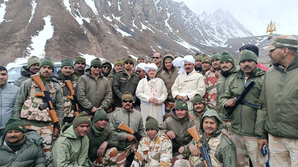 केंद्रीय मंत्री जे.पी. नड्डा पहुंचे पिथौरागढ़, वाइब्रेंट विलेज योजनाओं की समीक्षा के साथ जवानों से की मुलाकात