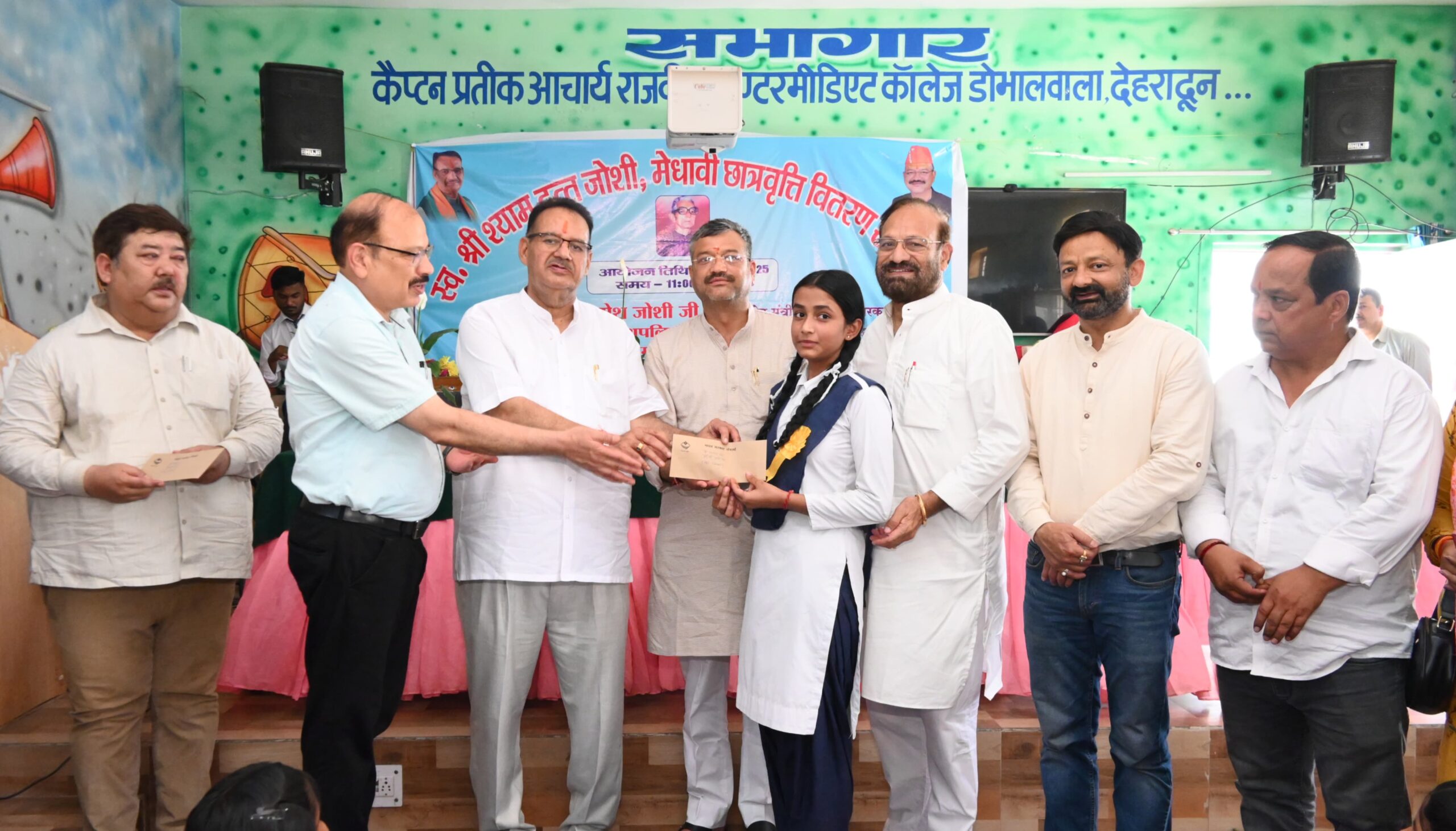गणेश जोशी ने मेधावी छात्रों को दी छात्रवृत्ति, बोले – शिक्षा ही सफलता की असली कुंजी