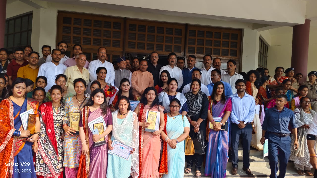 अल्मोड़ा में महिला सशक्तिकरण पर गोष्ठी का आयोजन, कैबिनेट मंत्री डॉ. धन सिंह रावत ने किया शिरकत