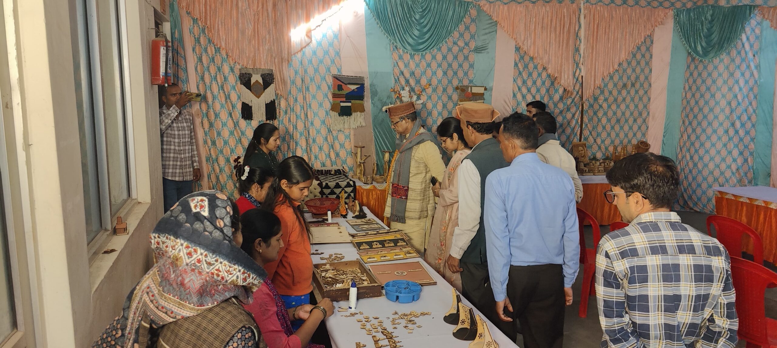 उत्तराखंड: सीमांत क्षेत्रों के बुनकरों के उत्थान हेतु राज्यमंत्री सेमवाल का निरीक्षण