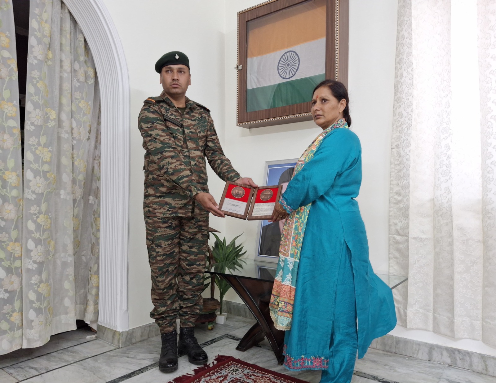 कारगिल विजय दिवस पर उत्तराखंड की वीरभूमि से अमर शहीदों को श्रद्धांजलि, परिजनों को किया गया सम्मानित