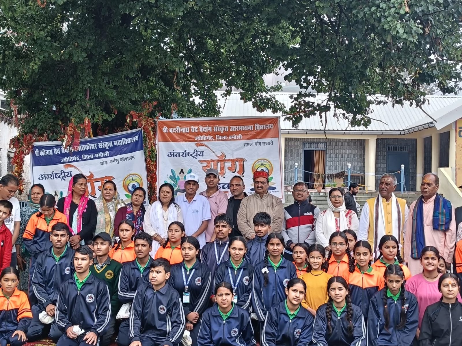 अंतरराष्ट्रीय योग दिवस: बदरीनाथ, केदारनाथ और नृसिंह मंदिर परिसर में भव्य योग आयोजन, देश-विदेश के श्रद्धालुओं ने लिया भाग