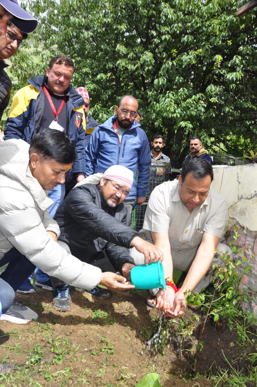 बदरीनाथ धाम में पर्यावरण संरक्षण अभियान