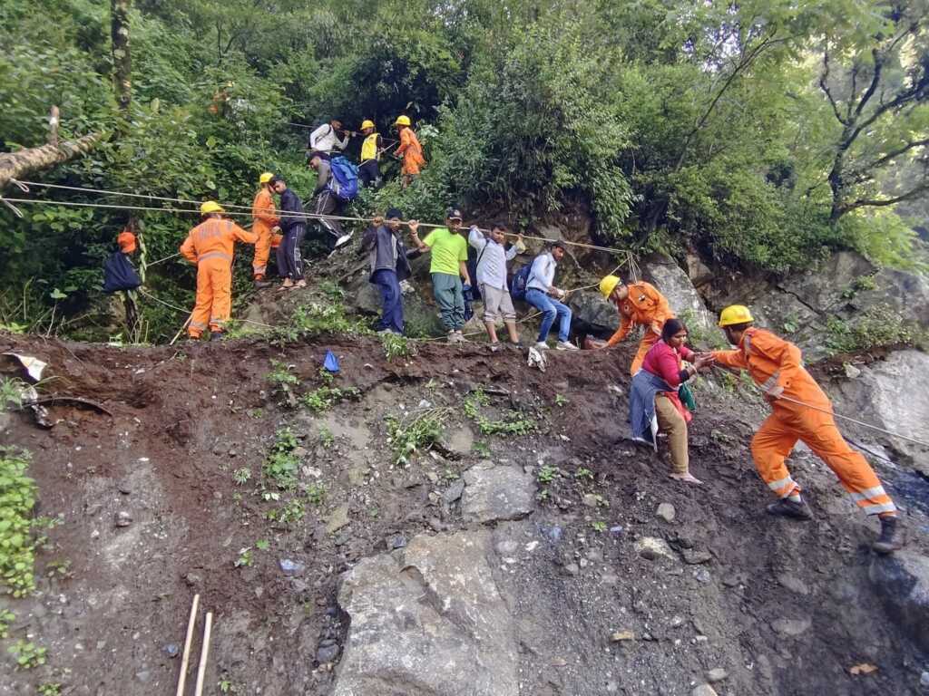 केदारनाथ यात्रा बाधित: प्रशासन की त्वरित कार्रवाई से 1269 यात्रियों का सुरक्षित रेस्क्यू