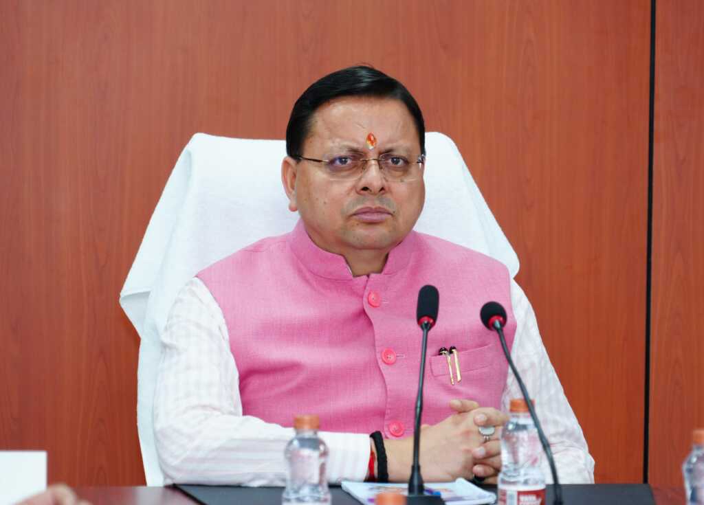 मुख्यमंत्री ने आपातकालीन केंद्र पहुंचकर अतिवृष्टि की स्थिति का लिया जायजा, अधिकारियों को 24 घंटे अलर्ट के निर्देश