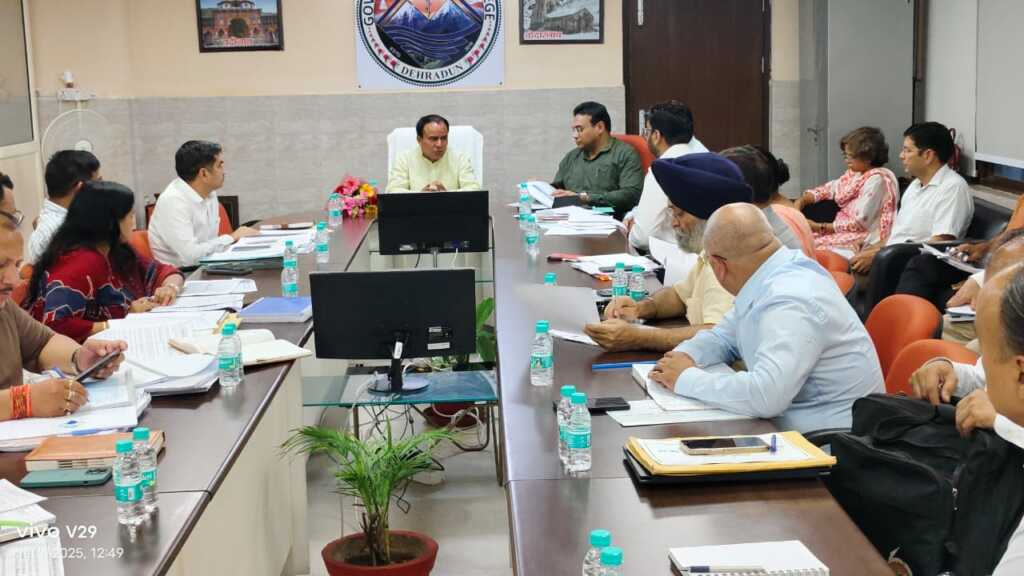 मेडिकल कॉलेजों की बढ़ती लागत पर मंत्री रावत ने जताई नाराजगी