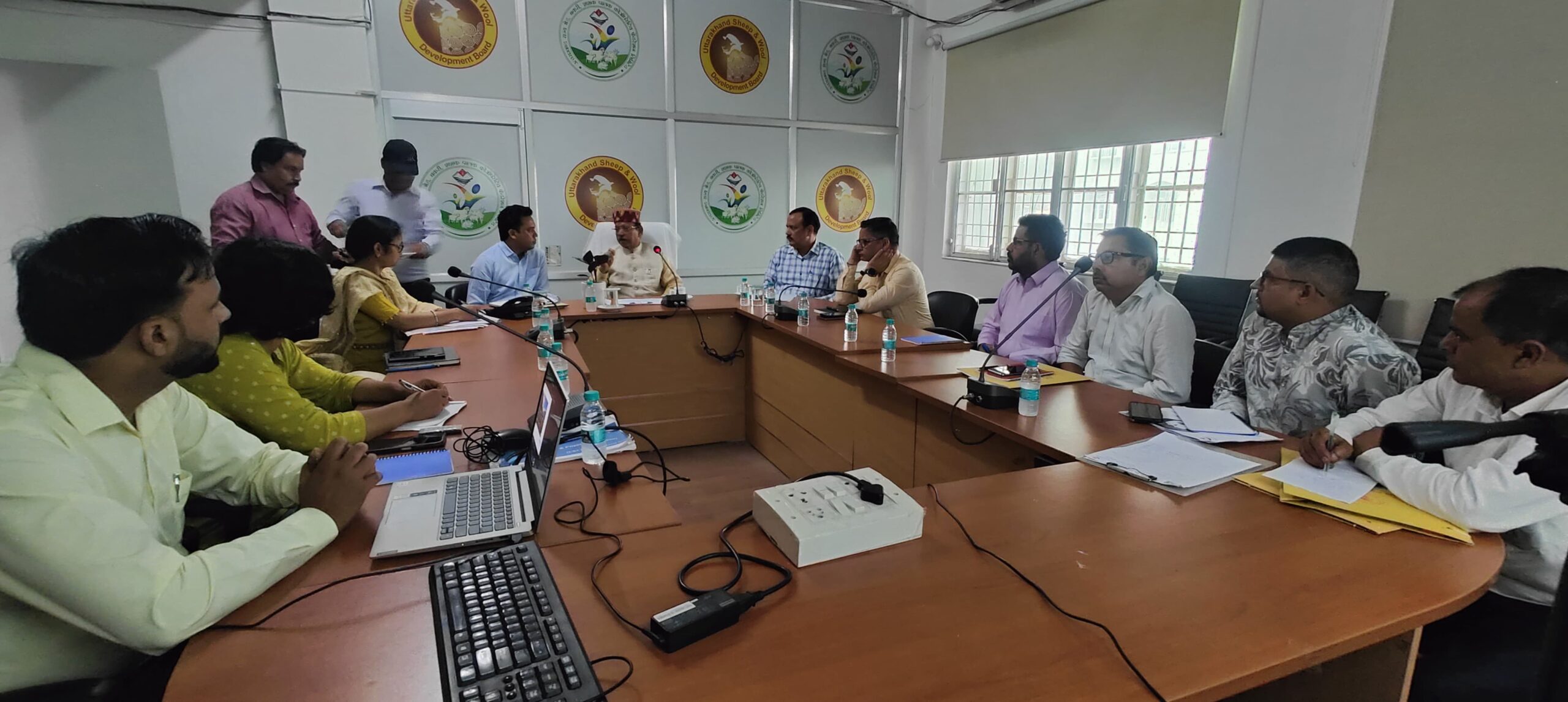 उत्तराखंड की ऊन उद्योग को नई दिशा — वीरेंद्र दत्त सेमवाल के नेतृत्व में भेड़ एवं ऊन बोर्ड की बैठक