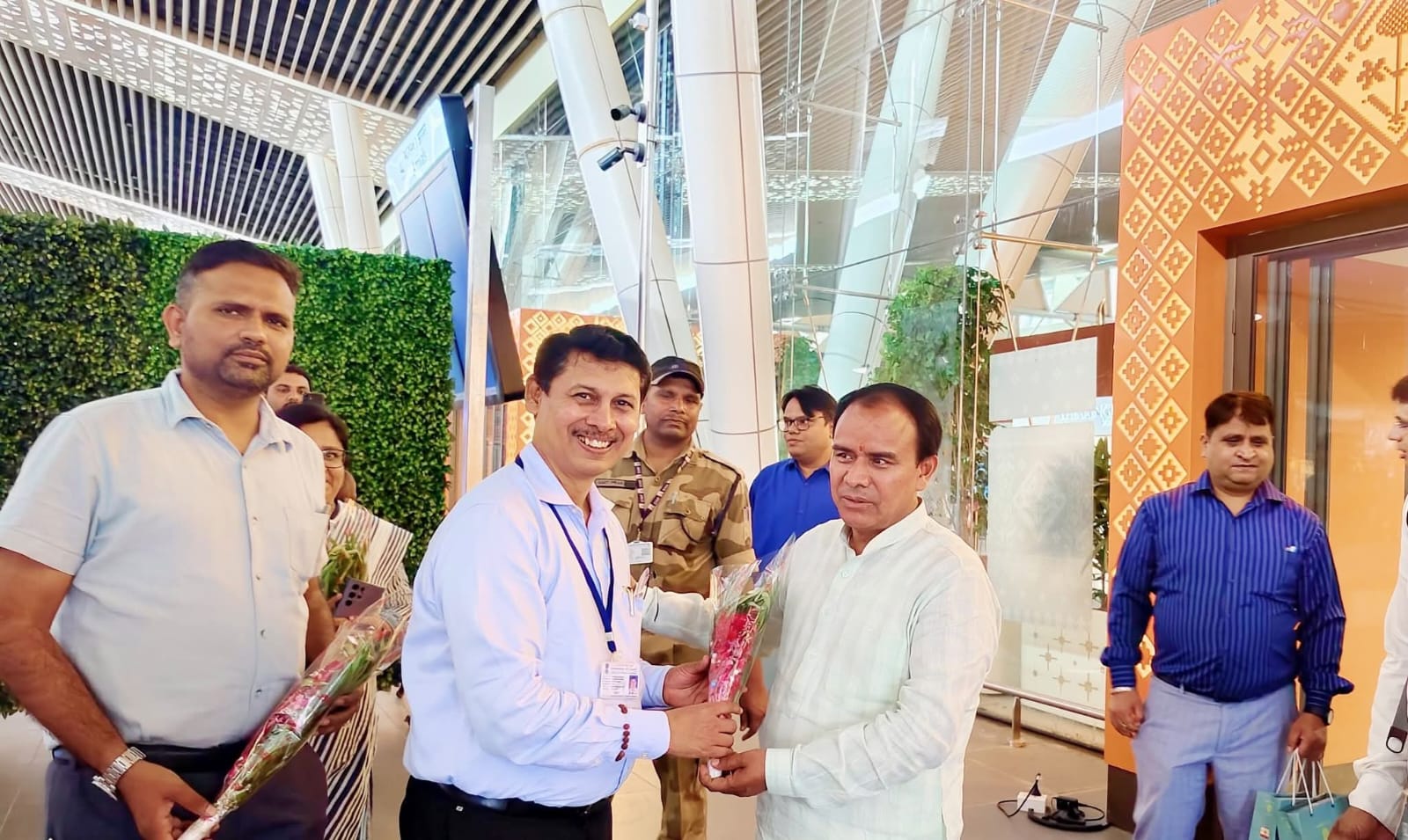 उत्तराखंड के लिए सहकारिता मॉडल तैयार करने गुजरात पहुंचे कैबिनेट मंत्री डॉ. धन सिंह रावत