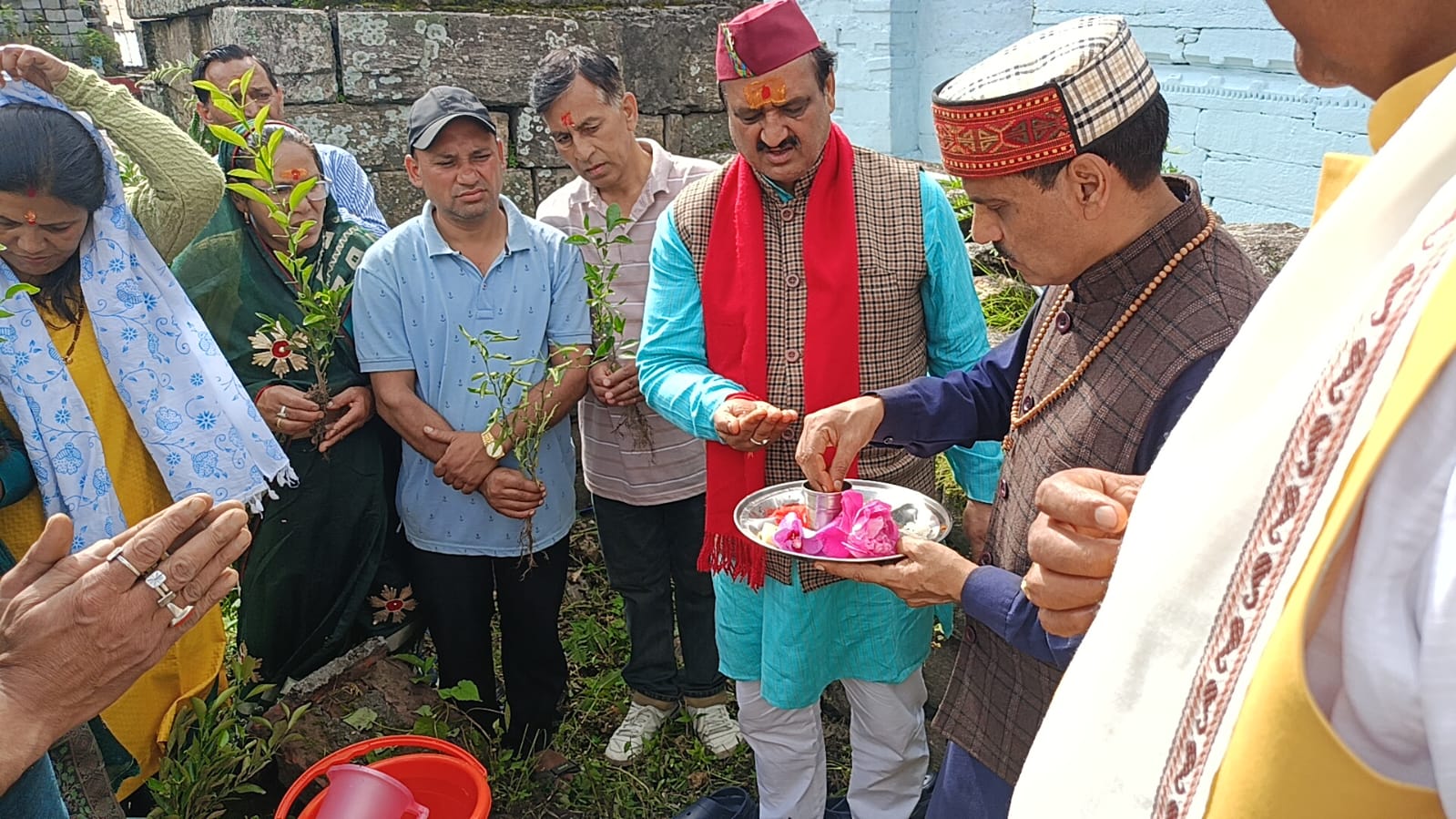 हरेला पर्व पर बीकेटीसी ने धामों व विश्रामगृहों में किया वृक्षारोपण, पर्यावरण संरक्षण का लिया संकल्प