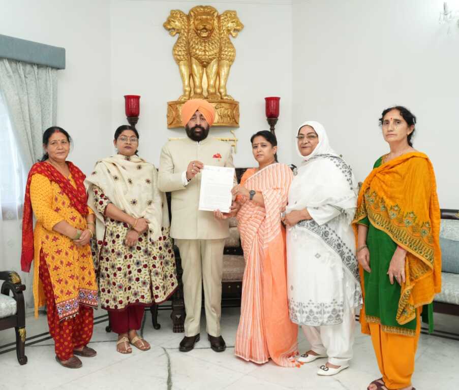 महिला कांग्रेस प्रतिनिधिमंडल ने राज्यपाल से मिलकर महिला अपराधों पर रोक की मांग की