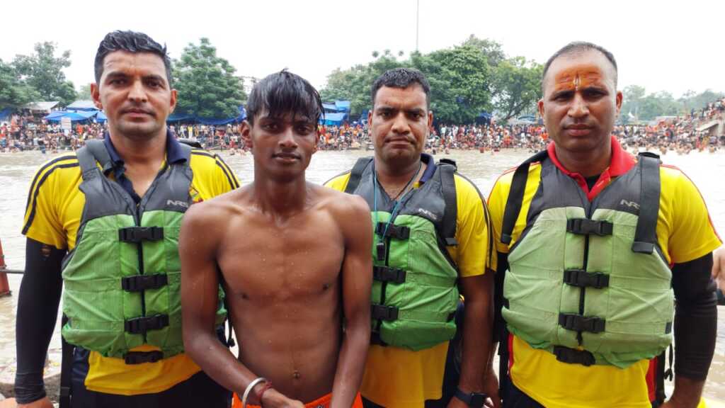  हरिद्वार में कांवड़ मेले के दौरान एसडीआरएफ ने सात श्रद्धालुओं को गंगा की तेज धारा से बचाया