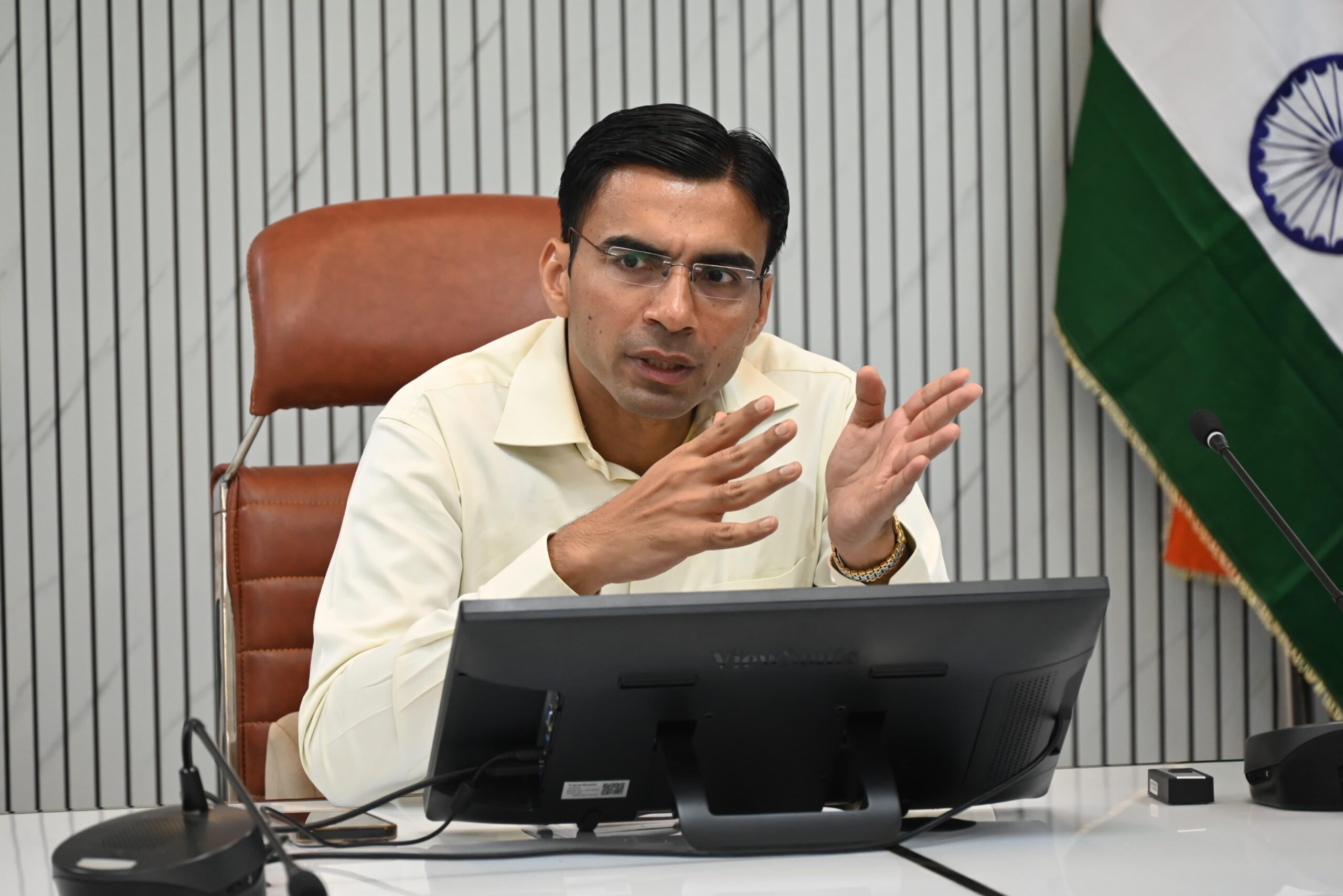 कैम्ब्रियन स्कूल पर जिला प्रशासन की सख्ती, फीस घटाने और नियमों के पालन का दिया निर्देश, अभिभावकों को मिली राहत