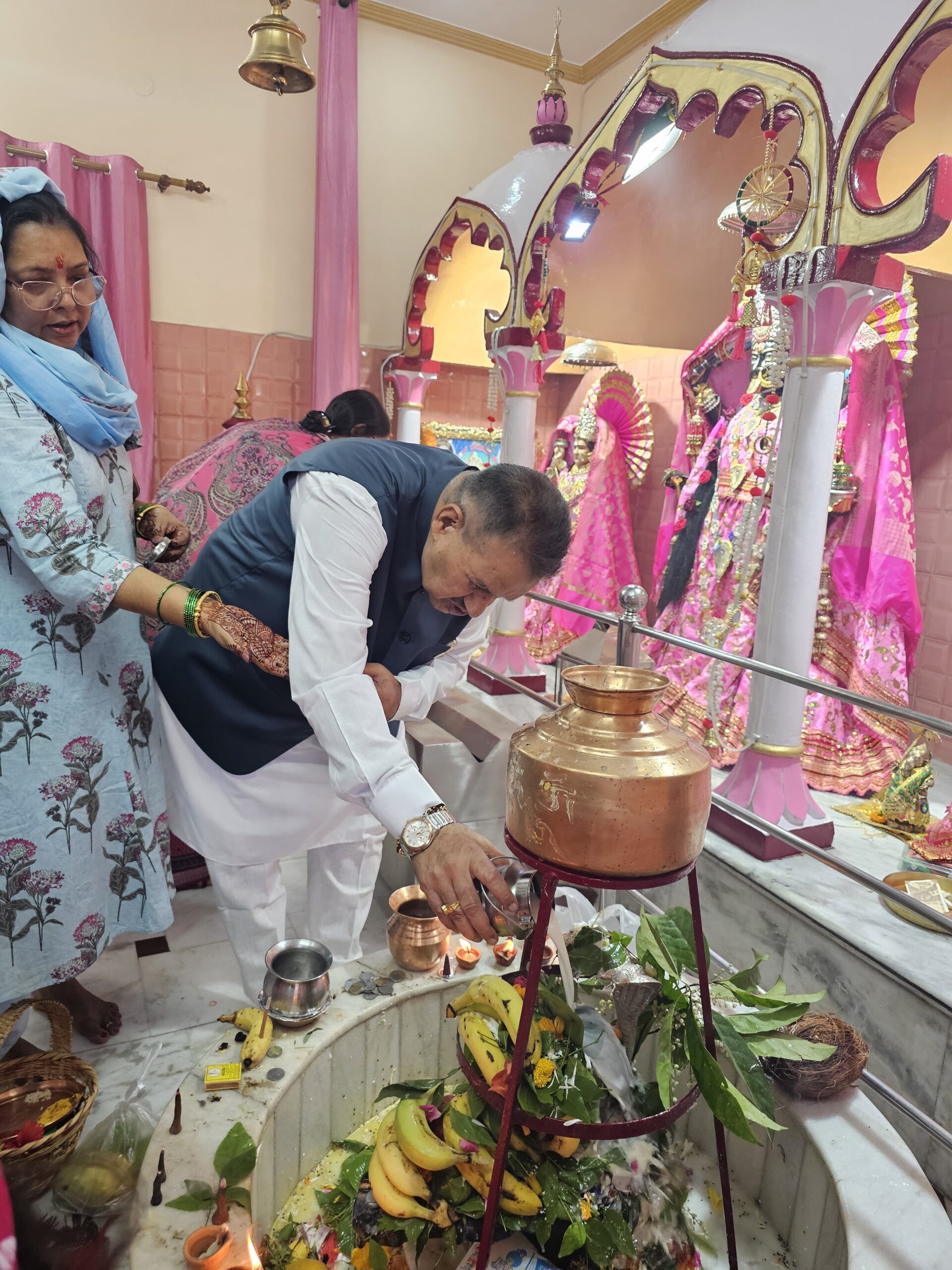 Dehradun :कैबिनेट मंत्री गणेश जोशी ने भगवान शिव का जलाभिषेक  किया